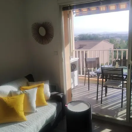 Ideally Located Nice Seaview Private Parking Bandol
